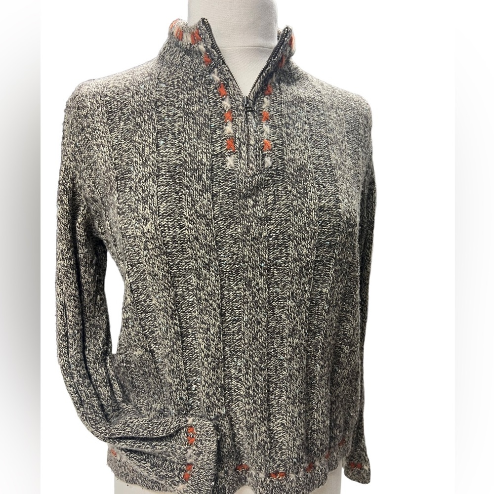 Woolrich ladies sweater in wool blend size small good condition front zip Henley